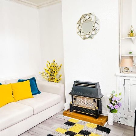 Beautiful 2 Bedroom House - Free Parking - Lt House เลสเตอร์ ภายนอก รูปภาพ