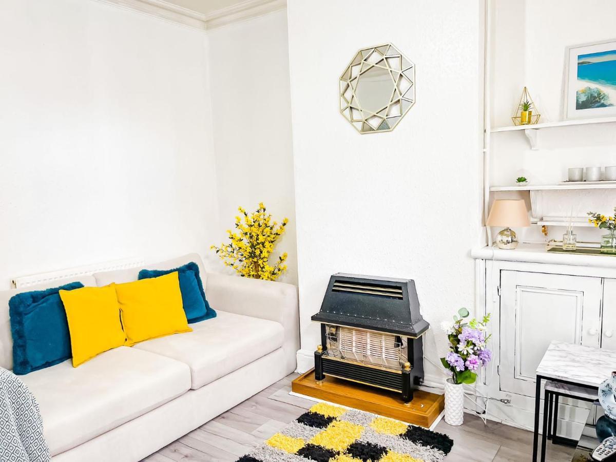Beautiful 2 Bedroom House - Free Parking - Lt House เลสเตอร์ ภายนอก รูปภาพ