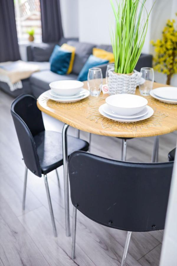 Beautiful 2 Bedroom House - Free Parking - Lt House เลสเตอร์ ภายนอก รูปภาพ