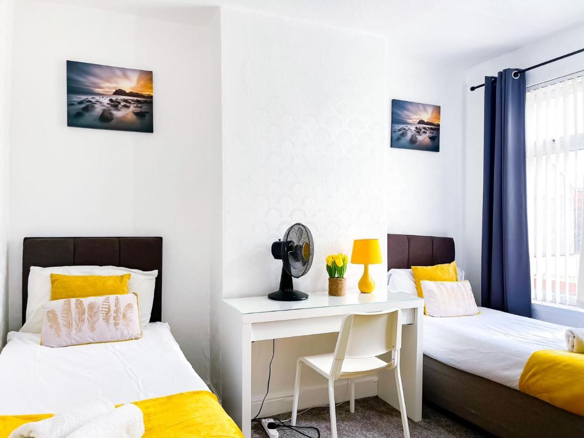 Beautiful 2 Bedroom House - Free Parking - Lt House เลสเตอร์ ภายนอก รูปภาพ
