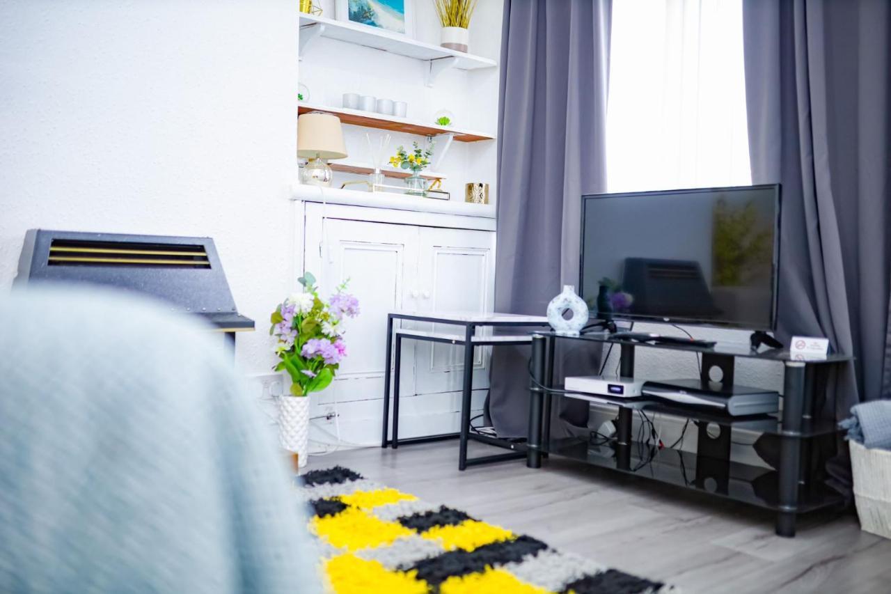 Beautiful 2 Bedroom House - Free Parking - Lt House เลสเตอร์ ภายนอก รูปภาพ