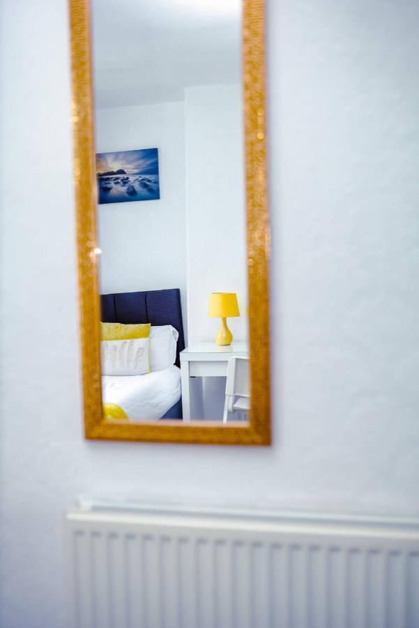 Beautiful 2 Bedroom House - Free Parking - Lt House เลสเตอร์ ภายนอก รูปภาพ