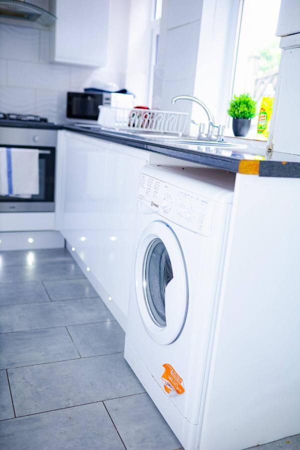 Beautiful 2 Bedroom House - Free Parking - Lt House เลสเตอร์ ภายนอก รูปภาพ
