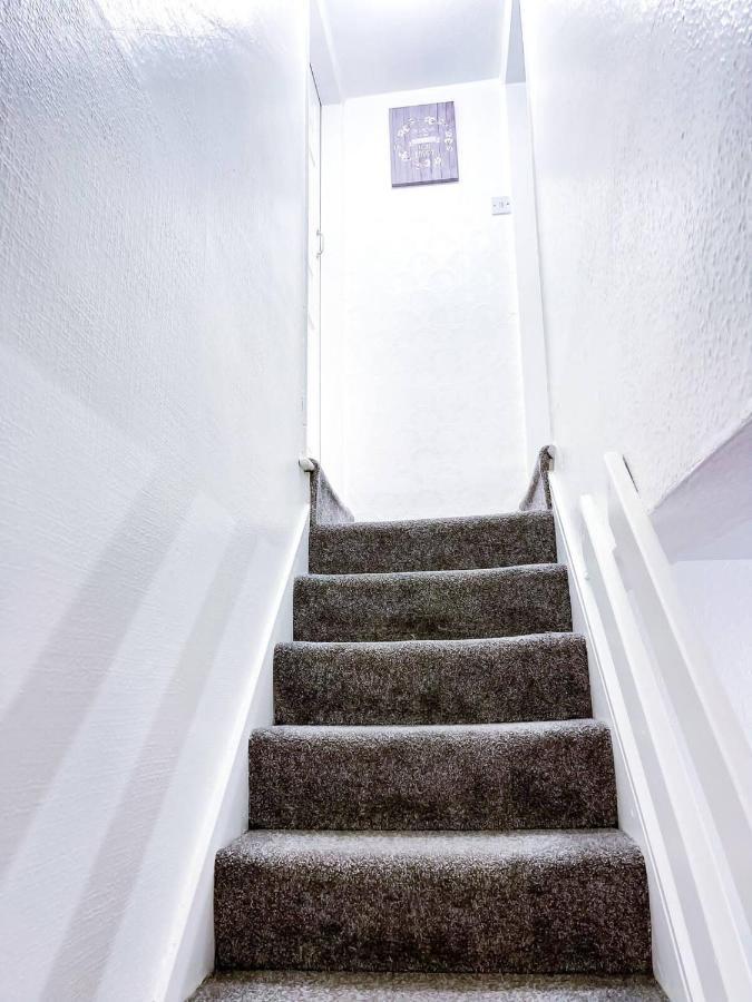 Beautiful 2 Bedroom House - Free Parking - Lt House เลสเตอร์ ภายนอก รูปภาพ